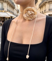 Колие Rose Aura